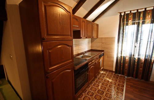Drace Apartment | Apartments Lemeš - Comfort One Bedroom Apartment with Garden View (Apt5)