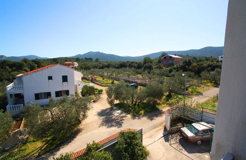 Drace Apartment | Apartments Lemeš - Comfort One Bedroom Apartment with Garden View (Apt5)