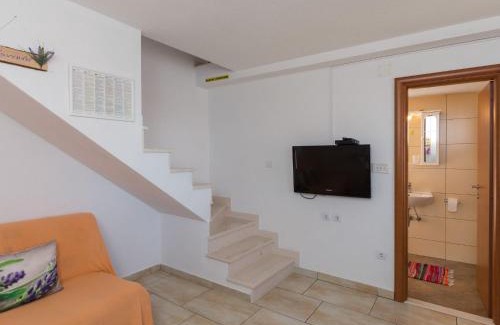 Lozica Apartment | Apartments Lovro - Duplex One Bedroom Apartment with Terrace and Partial Sea View 1