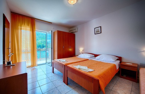 Pasadur Apartment | Apartments Malo Lago - One-Bedroom Apartment with Balcony and Sea View - 2nd floor (Apartment 6)