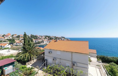 Zavalatica Apartment | Apartments Malo Misto (97731-A1) - Zavalatica