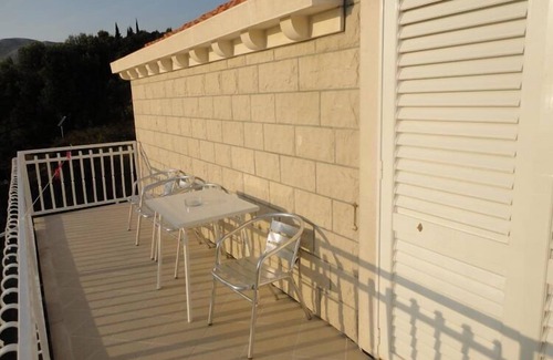 Slano Apartment | Apartments Marija Slano- Two-Bedroom Apartment with Balcony and Sea View - 2 (B)