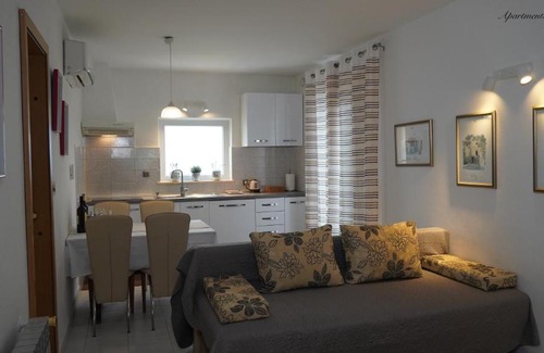Njivice Apartment | Apartments Marja