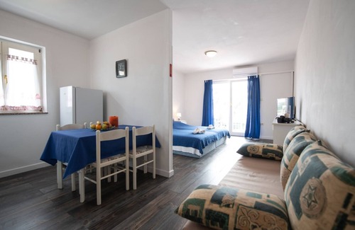 Ika Apartment | Apartments Mirjana IKA - Studio Apartment With Balcony (A1)