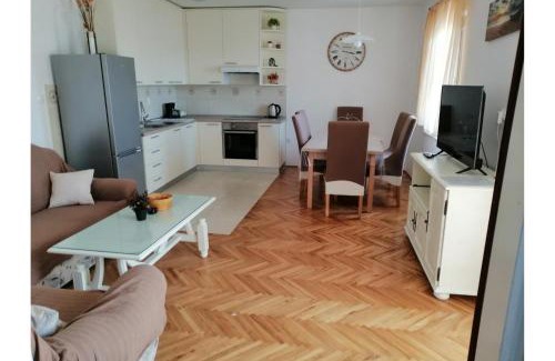 Rtina Apartment | Apartments Njaco