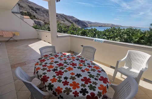 Metajna Apartment | Apartments on the beach