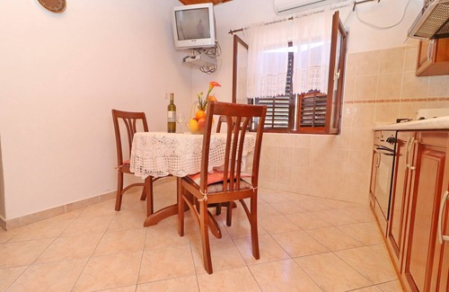Brna Apartment | Apartments Peselj-Studio Apartment with Balcony and Sea View (1)
