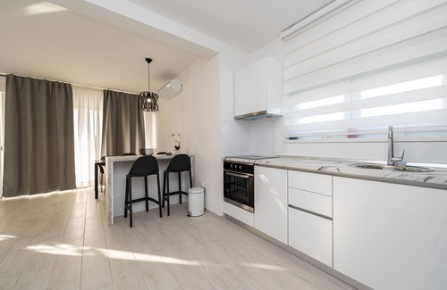 Zrce House | Apartments & Rooms Pool Villas Maris B