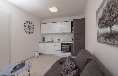 Zrce House | Apartments & Rooms Pool Villas Maris B