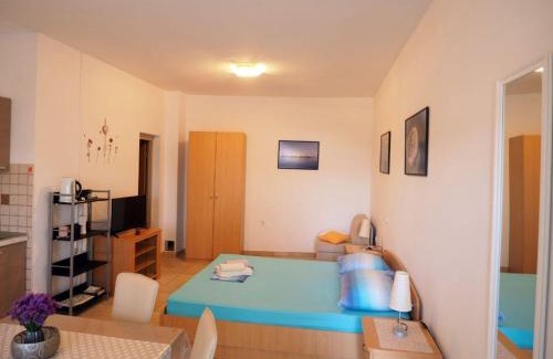 Lumbarda Apartment | Apartments Skorin