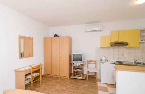 Kobas Apartment | Apartments Skurla - Studio Apartment with Terrace (A1 žuti)