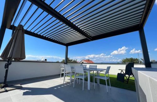 Njivice Apartment | Apartments Terra Sun with Private Pool or Jacuzzi