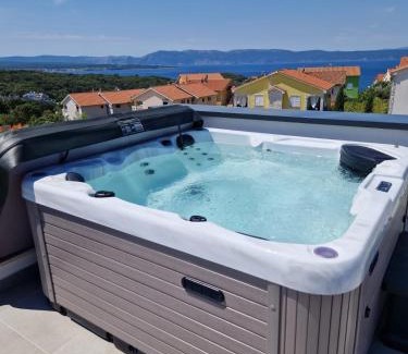 Njivice Apartment | Apartments Terra Sun with Private Pool or Jacuzzi
