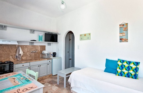 Ferma Apartment | Apartments with garden view, 150 m from the beach in southern Crete.