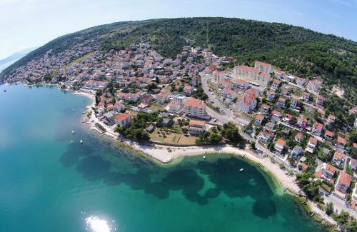 Municipality of Trogir Apartment | Apartments with parking space Mastrinka, Ciovo - 23177