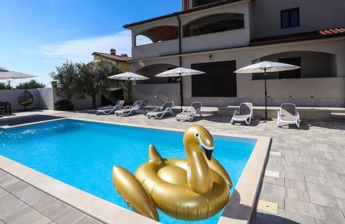 Gedici Apartment | App Nina with Pool in Nova Vas