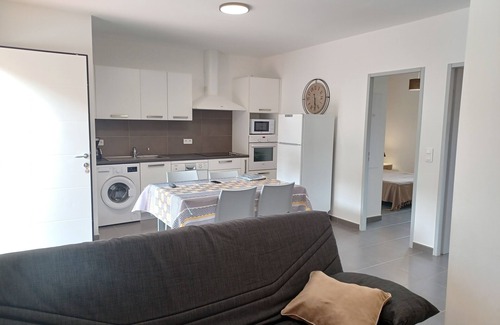 Galeria Apartment | Appart 4 pers piscine chauffée, wifi, 2 chambres, clim, 7 min mer, 1 min rivière