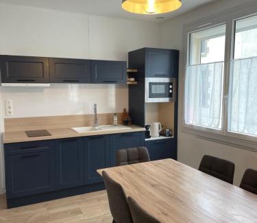 Les Epesses Apartment | Appart terrasse 4 à 6 adultes linge compris Les Epesses 3 min du parc PUY DU FOUappart cosy et bien équipé