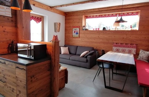 Vermiglio Apartment | Appartamento Deluxe in legno situato in montagna con sauna e giardino