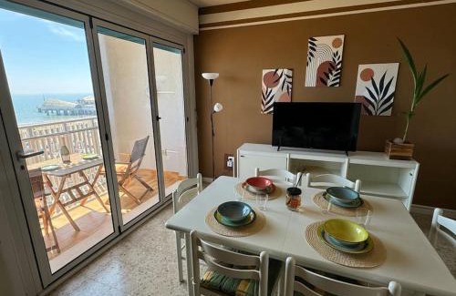 Lignano Sabbiadoro Apartment | Appartamento fronte mare con terrazzo e parcheggio privato