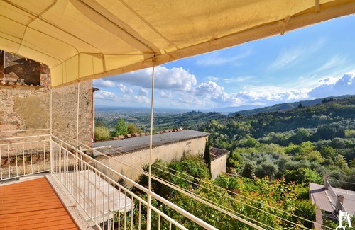Massa e Cozzile House | Appartamento Storico, Elegante con Vista