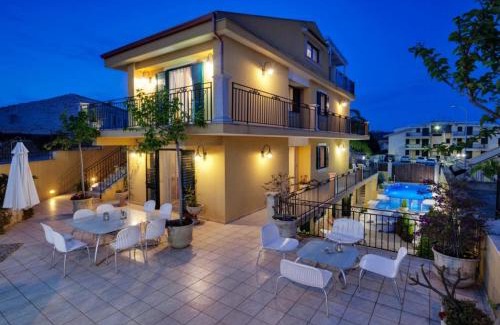 Marina di Ragusa Apartment | Appartamento Venere in villa 18pax