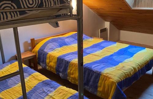Besse-et-Saint-Anastaise Apartment | Appartement calme avec parking à Super Besse - FR-1-814-92