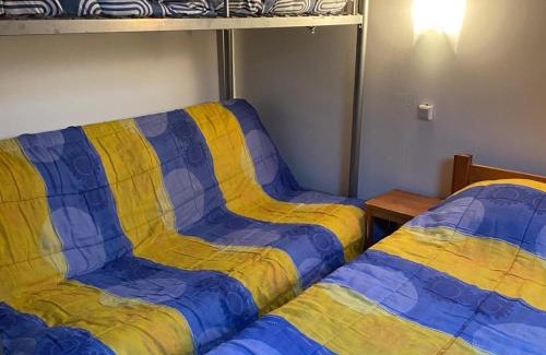 Besse-et-Saint-Anastaise Apartment | Appartement calme avec parking à Super Besse - FR-1-814-92