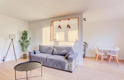 Montigny-le-Bretonneux Apartment | Appartement Rénové en Plein Centre Ville ! A Quelques Minutes de la Gare