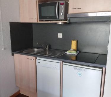 Besse-et-Saint-Anastaise Apartment | Appartement Hauteurs Super Besse - 4 personnes -Piscine & Garage