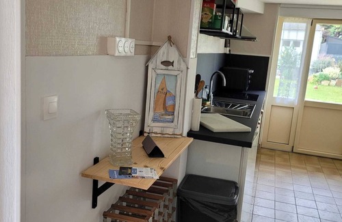 Saint-Lunaire Apartment | Appartement à 80 Mètres de la Mer, Chez L'habitant, en Rez-de-jardin