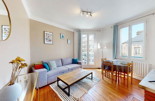 Anatole France Danton Apartment | Appartement à Deux pas de la Gare