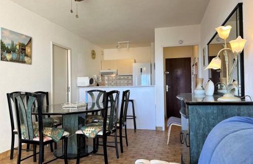 Le Lavandou Apartment | Appartement 2 pièces, 4 couchages - Terrasse, parking, proche plage - Le Lavandou - FR-1-251-543