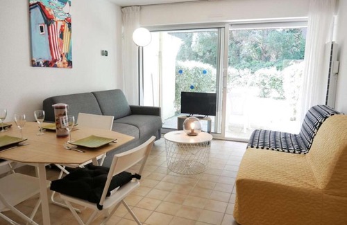 Carnac Apartment | Appartement 2P à Carnac, à 50m de la Plage, Terrasse S/O, 4 Pers., Parking, Confort Moderne - FR-1-477-152