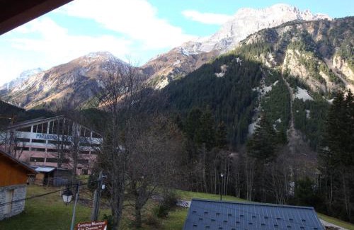 Pralognan-la-Vanoise Apartment | Appartement 3 pièces au dernier étage, 2 balcons, proche téléphérique et espace aqualudique - FR-1-464-87