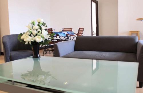Rochefort Apartment | Appartement 3 pièces avec cuisine équipée, TV, et parquet massif à Rochefort - FR-1-246B-462