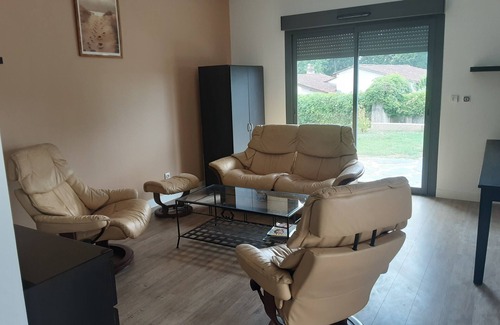 Floirac Apartment | Appartement 60m2 - Jardinet et Terrasse- 4 Personnes Maximum