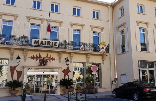 Pierrefeu-du-Var Apartment | Appartement au Milieu des Vignes