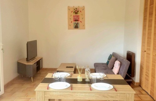 Pierrefeu-du-Var Apartment | Appartement au Milieu des Vignes