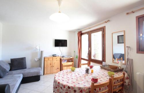 Les Carroz-d'Araches Apartment | Appartement Centre Village - 6 pers, Parking, Balcon, Proche Pistes et Commerces - FR-1-572-138