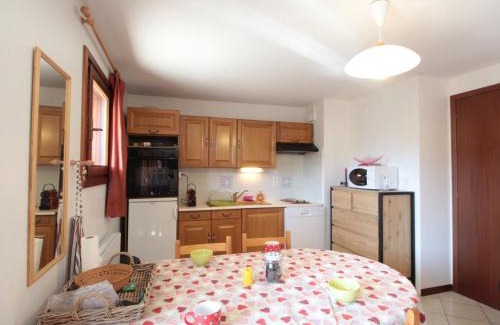 Les Carroz-d'Araches Apartment | Appartement Centre Village - 6 pers, Parking, Balcon, Proche Pistes et Commerces - FR-1-572-138