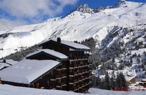 Meribel-Mottaret Apartment | Appartement Chaleureux sur Pistes - Balcon, 4 Pers, Bien Équipé, Proche Commodités - FR-1-182-52