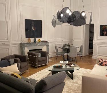 Saint-Louis Apartment | Appartement Charles Le Brun, Face au Château de Versailles, avec parking privé
