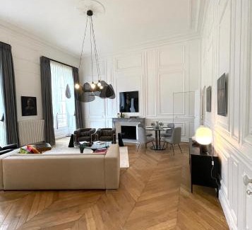 Saint-Louis Apartment | Appartement Charles Le Brun, Face au Château de Versailles, avec parking privé