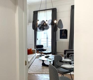 Saint-Louis Apartment | Appartement Charles Le Brun, Face au Château de Versailles, avec parking privé