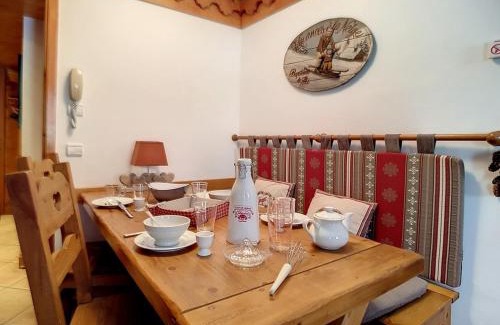 Reberty Apartment | Appartement confortable proche des pistes avec balcon, piscine, parking - FR-1-344-823
