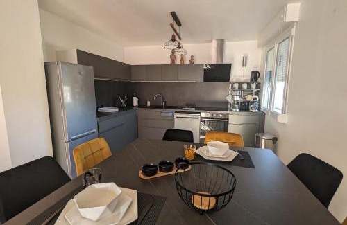 Epinal Apartment | Appartement confortable à Épinal, 2 chambres, wifi, parking, petit chien accepté - FR-1-589-766