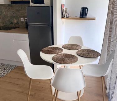 Balaruc-les-Bains Apartment | Appartement cosy avec piscine