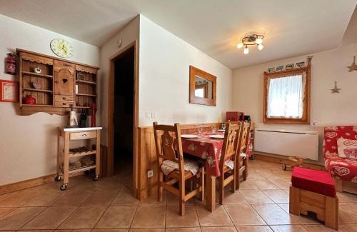 Samoens Apartment | Appartement cosy avec balcon et parking au centre de Samoëns, proche du ski-bus - FR-1-624-158