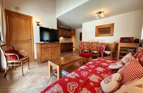 Samoens Apartment | Appartement cosy avec balcon et parking au centre de Samoëns, proche du ski-bus - FR-1-624-158